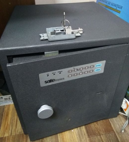 Сейф SAFEtronics NT-39me